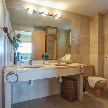 Ocean Skyline Penthouse By Hello Homes