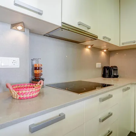 Ocean Skyline Penthouse By Hello Homes *