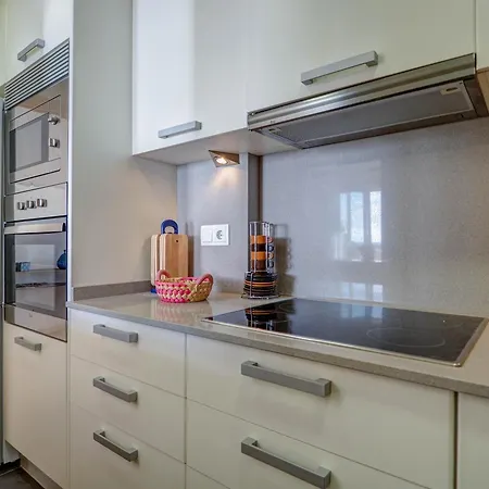 Ocean Skyline Penthouse By Hello Homes