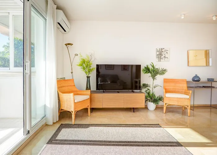 Ocean Skyline Penthouse By Hello Homes